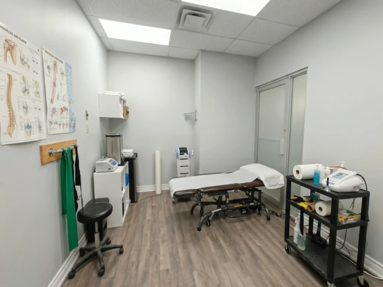 Pickering Physiotherapy treatment room2